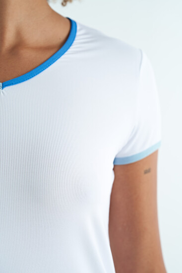 Beyaz V Yaka Standart Kalıp Kısa Kol Kadın Spor T-Shirt - 97268 - Thumbnail