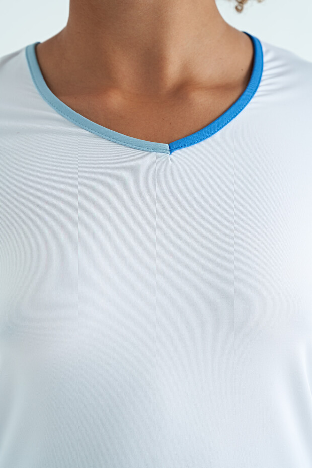 Beyaz V Yaka Standart Kalıp Kısa Kol Kadın Spor T-Shirt - 97268