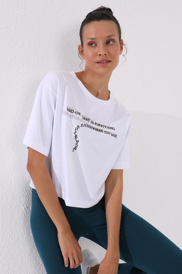 Beyaz Yazı Baskılı Kısa O Yaka Kadın Oversize T-Shirt - 97135