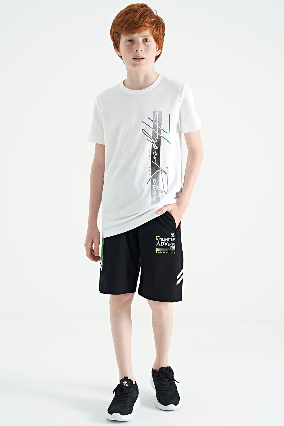 Beyaz Yazı Baskılı O Yaka Standart Kalıp Erkek Çocuk T-Shirt - 11119 - TOMMYLIFE (1)