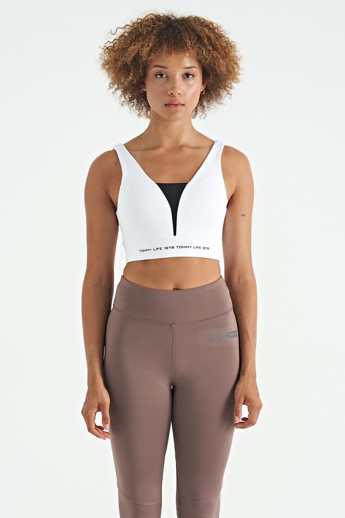 Beyaz Yazı Baskılı Renk Bloklu Dar Kalıp Dalgıç Kumaş Kadın Büstiyer - 97271 - TOMMYLIFE