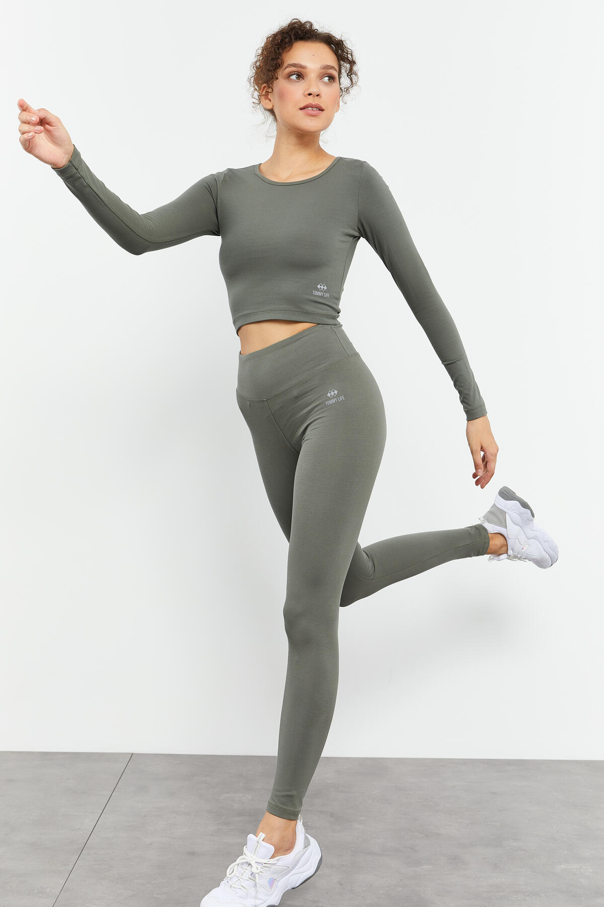 Çağla Uzun Kollu Dar Kalıp O Yaka Kadın Crop Top T-Shirt - 97150 - TOMMYLIFE