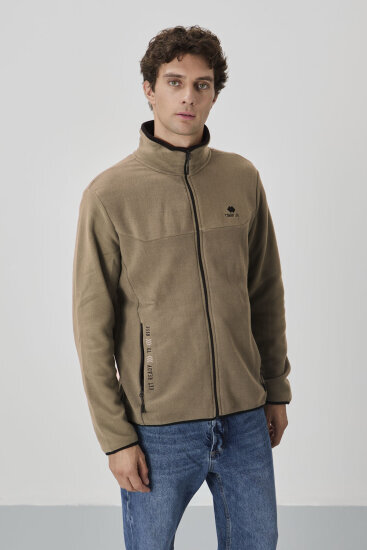 Camel Yazı Nakışlı Dik Yaka Fermuarlı Standart Kalıp Erkek Sweatshirt Polar - 87992 - TOMMYLIFE (1)