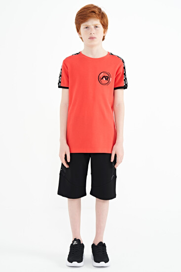 Coral Omuz Baskı Detaylı Standart Kalıp O Yaka Erkek Çocuk T-Shirt - 11121 
