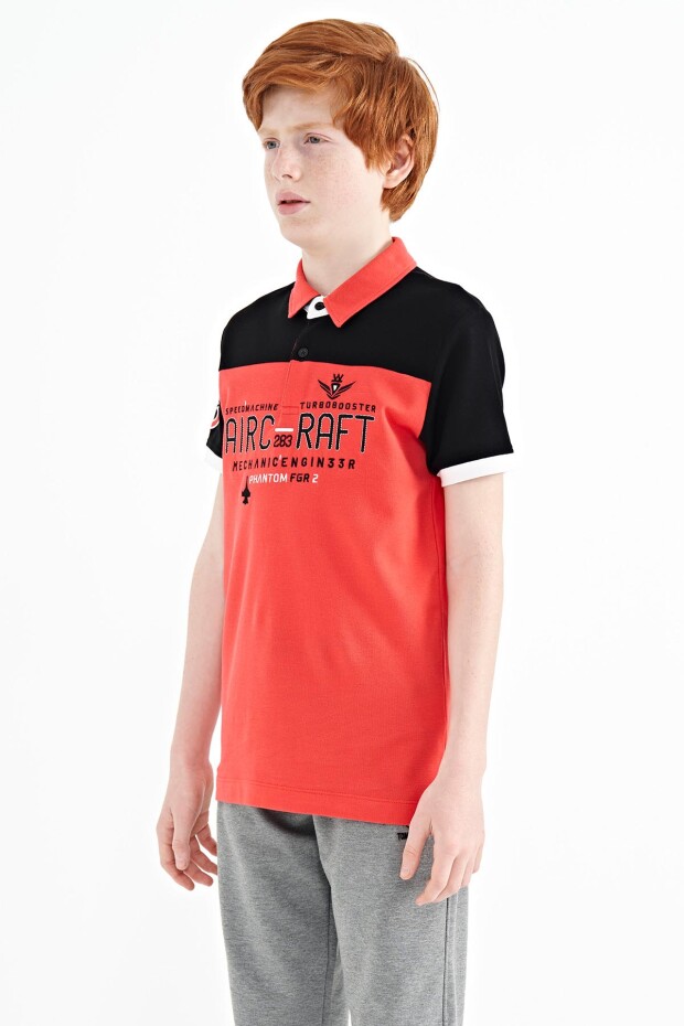 Coral Renk Bloklu Yazı Nakışlı Standart Kalıp Polo Yaka Erkek Çocuk T-Shirt - 11087