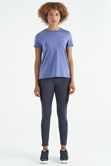 Eflatun Sırt Yırtmaç Detaylı O Yaka Kısa Kollu Standart Kalıp Kadın T-Shirt - 97267 - TOMMYLIFE (1)