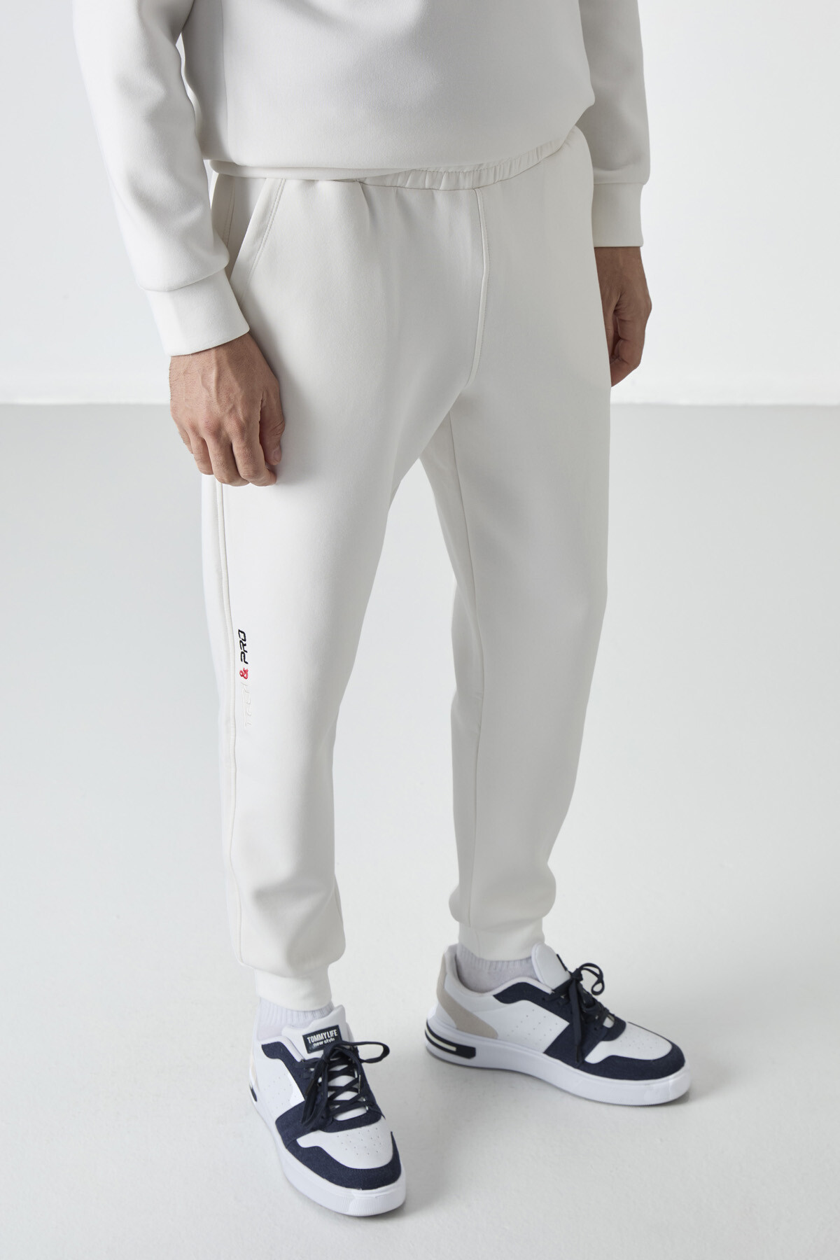 Ekru Bağcıklı Dar Paça Erkek Eşofman Alt - 84999 - TOMMYLIFE