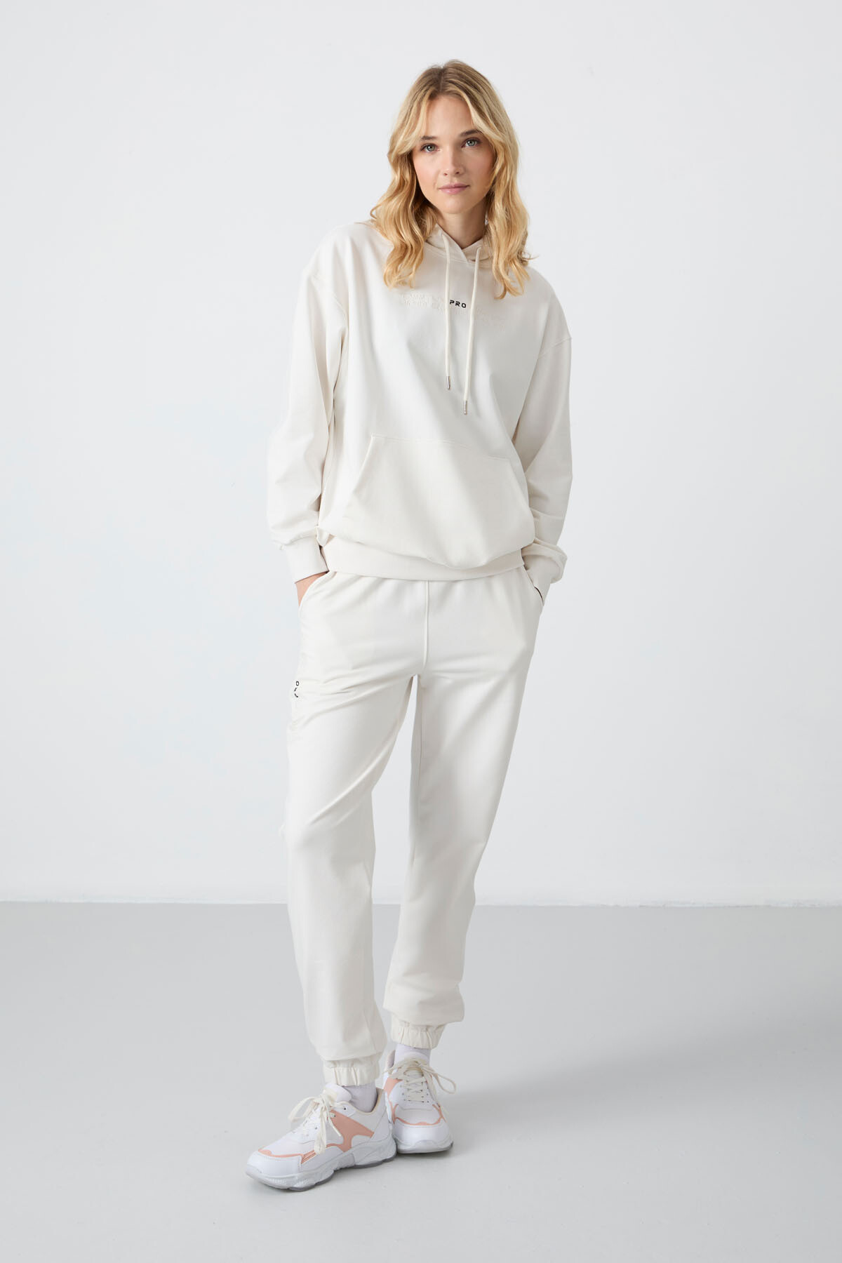 Ekru Kapüşonlu Kanguru Cep Oversize Lastik Paça Kadın Eşofman Takımı - 95288 - TOMMYLIFE