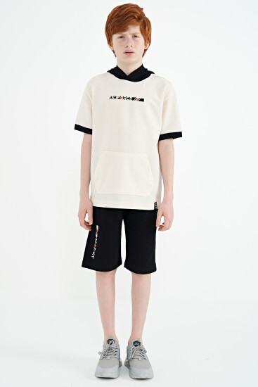 Ekru - Siyah Kanguru Cepli Kapüşonlu Nakış Detaylı Oversize Erkek Çocuk Şort Takım - 11136 - TOMMYLIFE (1)