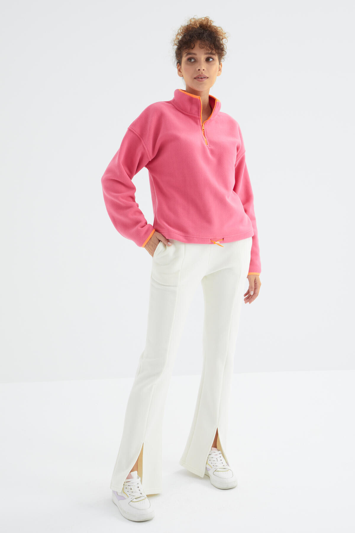 Ekru Yüksek Bel Ön Yırtmaç Detaylı Yan Cepli Rahat Form Kadın Eşofman Alt - 94625 - TOMMYLIFE