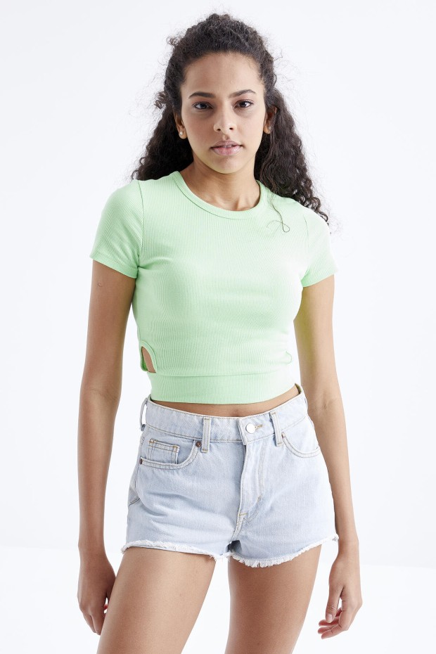 Fıstık Yeşil Basic Yanı Pencereli O Yaka Kadın Crop Top T-Shirt - 97207