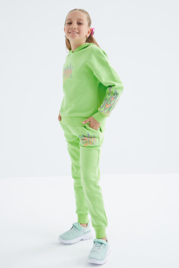 Fıstık Yeşil Baskı Detaylı Kapüşonlu Oversıze Kız Çocuk Eşofman Takım - 75098 - Thumbnail