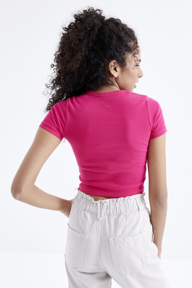 Fuşya Basic Önü Yırtmaçlı V Yaka Kadın Crop Top T-Shirt - 97206