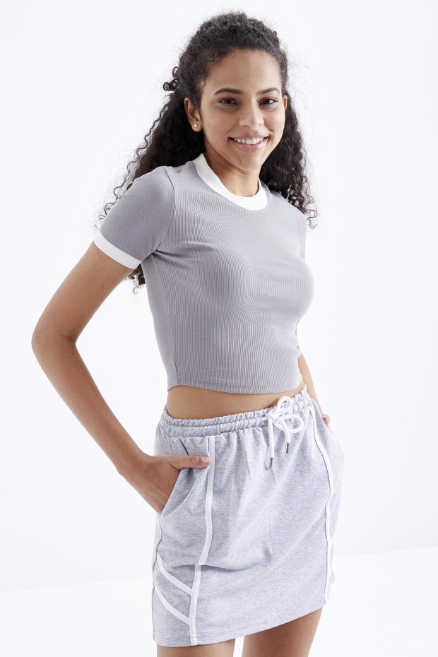 Gri Basic Kol Detaylı O Yaka Kadın Crop Top T-Shirt - 97200