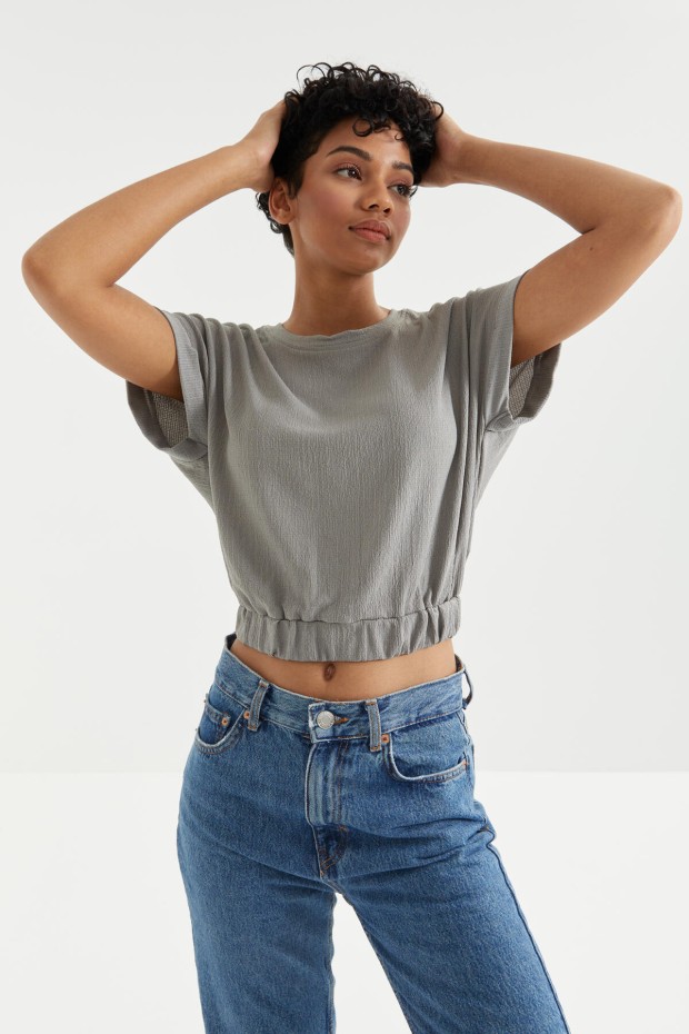 Gri Basic O Yaka Beli Lastikli Bürümcük Kumaş Kadın Crop Top T-Shirt - 97227