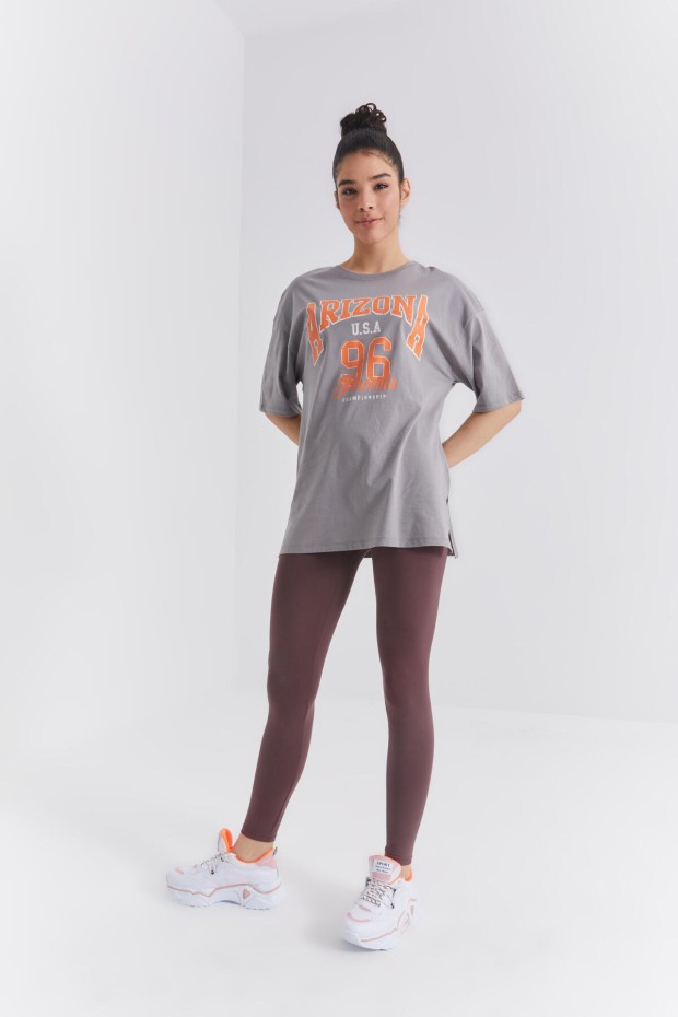 Gri Büyük Yazı Baskılı O Yaka Oversize Düşük Omuz Kadın T-Shirt - 97218