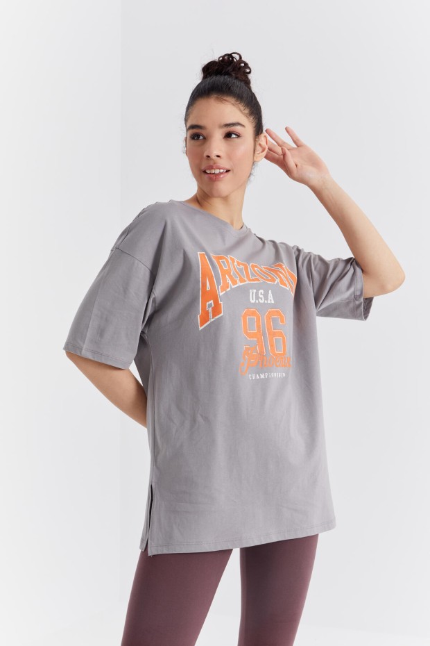Gri Büyük Yazı Baskılı O Yaka Oversize Düşük Omuz Kadın T-Shirt - 97218