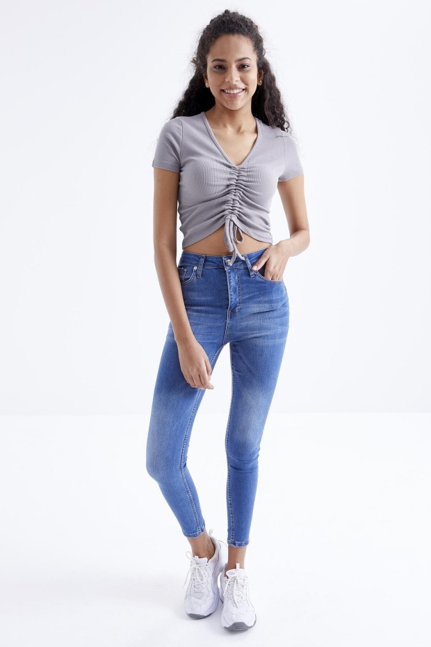 Gri Büzgü Detaylı V Yaka Kadın Crop Top T-Shirt - 97205