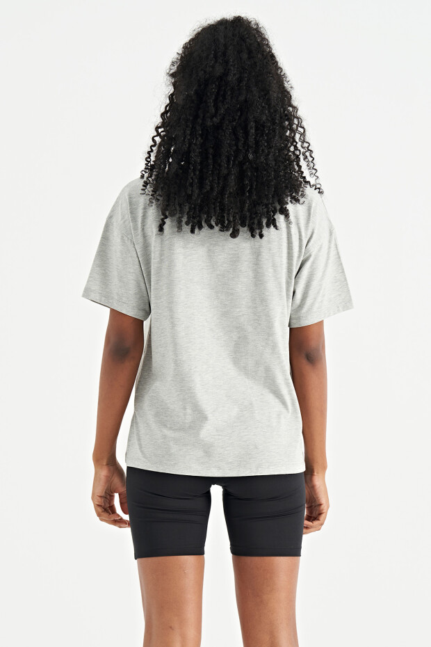 Gri Melanj Ayıcık Baskılı O Yaka Düşük Omuzlu Oversize Kadın T-Shirt - 02182