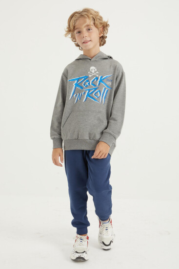 Gri Melanj Yazı Baskılı Kanguru Cepli Kapüşonlu Standart Kalıp Erkek Çocuk Sweatshirt - 11002 - TOMMYLIFE (1)