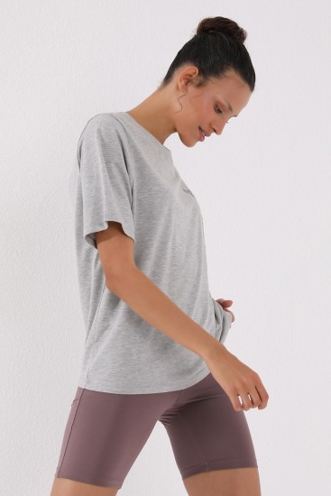 Gri Melanj Deforme Yazı Baskılı O Yaka Kadın Oversize T-Shirt - 97134 - Thumbnail