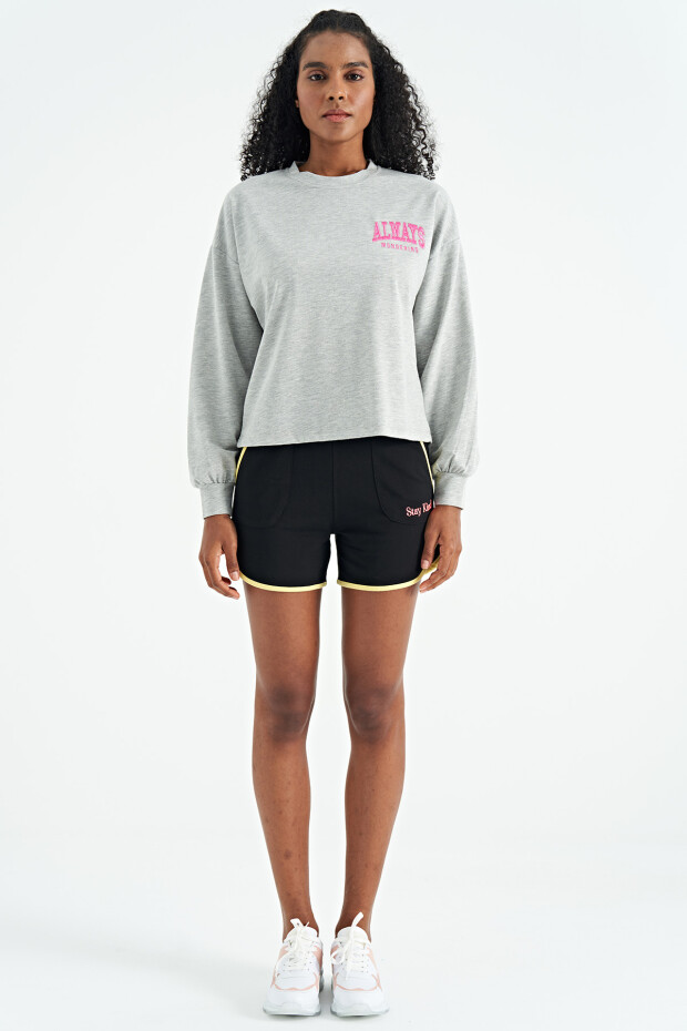Gri Melanj O Yaka Nakış Detaylı Crop Basic Kadın Sweatshirt - 02116