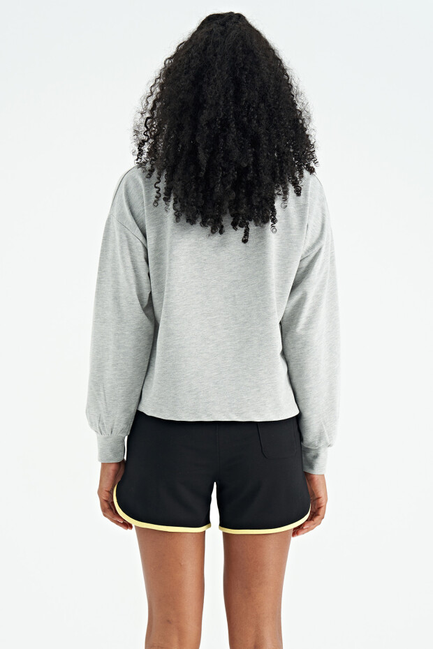 Gri Melanj O Yaka Nakış Detaylı Crop Basic Kadın Sweatshirt - 02116