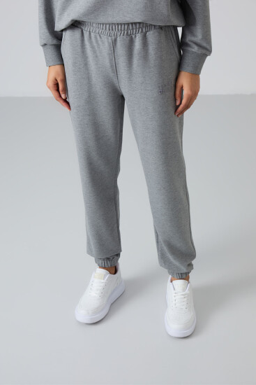 Gri Melanj Basic Pamuklu O Yaka Oversize Lastik Paça Kadın Eşofman Takım - 95287 - TOMMYLIFE (1)
