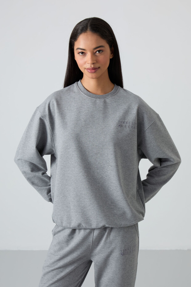 Gri Melanj Basic Pamuklu O Yaka Oversize Lastik Paça Kadın Eşofman Takım - 95287 - 3