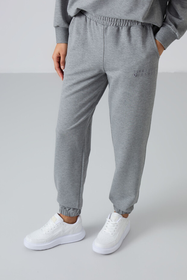 Gri Melanj Basic Pamuklu O Yaka Oversize Lastik Paça Kadın Eşofman Takım - 95287 - 6