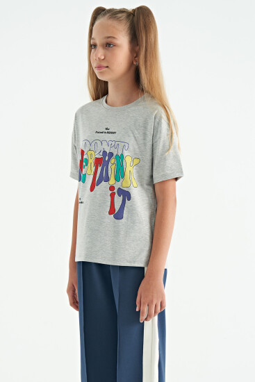 Gri Melanj Renki Yazı Baskılı O Yaka Oversize Kısa Kollu Kız Çocuk T-Shirt - 75112 - Thumbnail