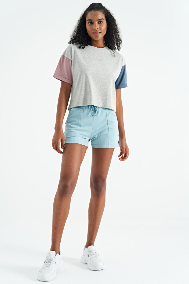 Gri Melanj Üç Renk Düşük Omuzlu Oversize Baskılı Crop Kadın T-Shirt - 02266