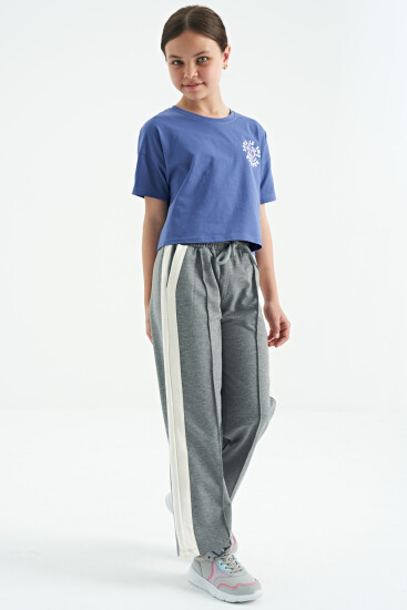 Gri Melanj Yan Bant Detaylı Bağcıklı Rahat Kalıp Geniş Paça Kız Çocuk Eşofman Alt - 75119 - TOMMYLIFE (1)