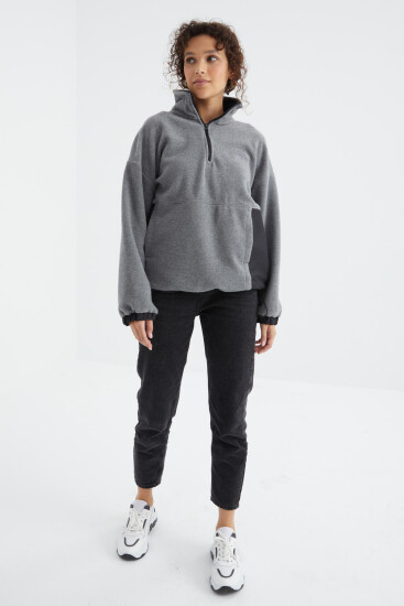 Gri Melanj Yarım Fermuar Etek Ucu Büzgülü Dik Yaka Oversize Kadın Polar Sweatshirt - 97236 - TOMMYLIFE (1)