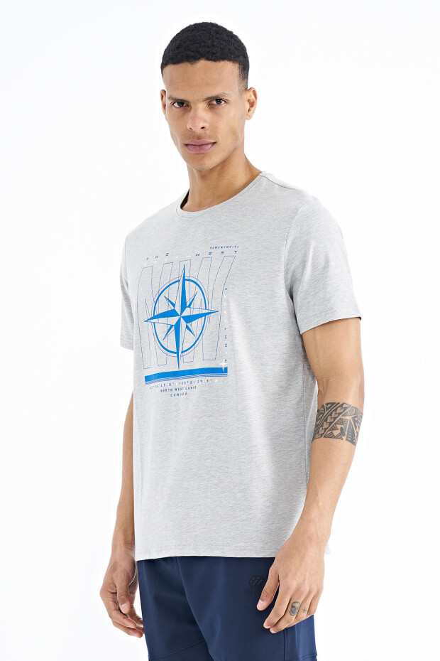 Gri Melanj Yazı ve Pusula Baskılı Standart Kalıp O Yaka Erkek T-Shirt - 88173