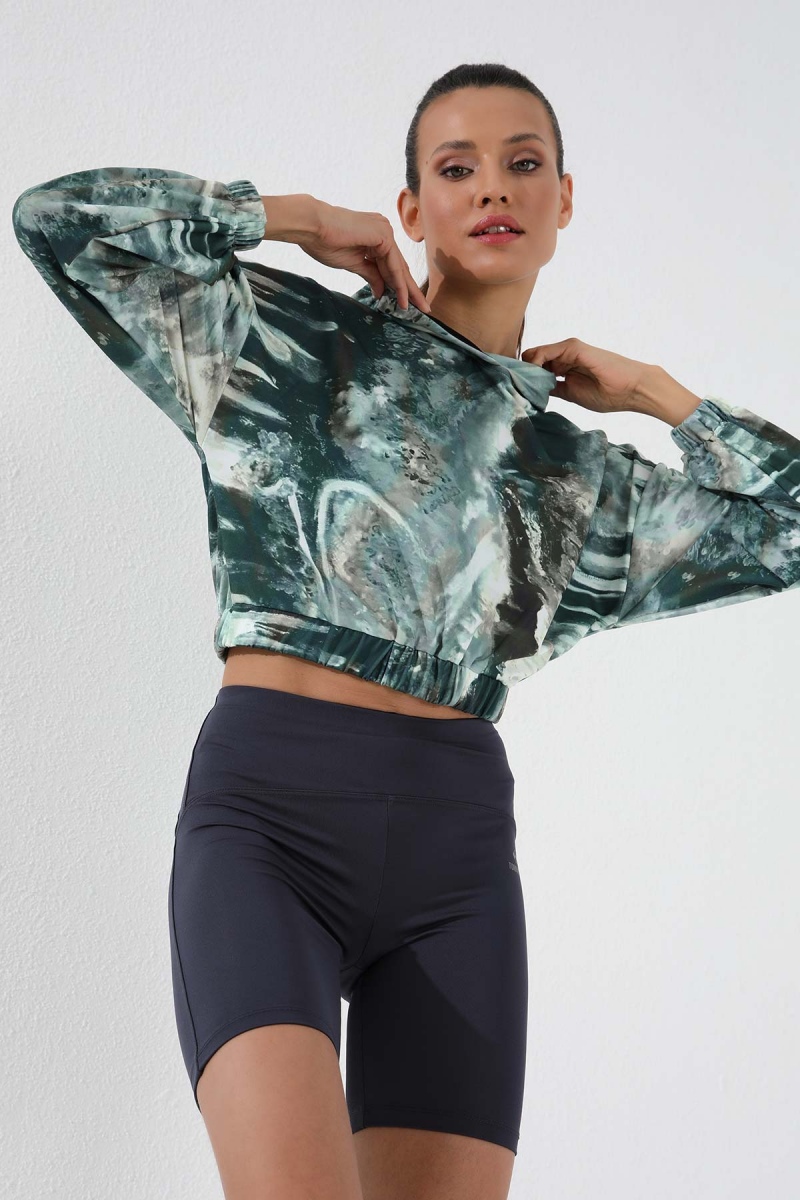 Haki Karışık Batik Desenli Lastikli Kapüşonlu Kadın Oversize Crop Top Sweatshirt - 97140
