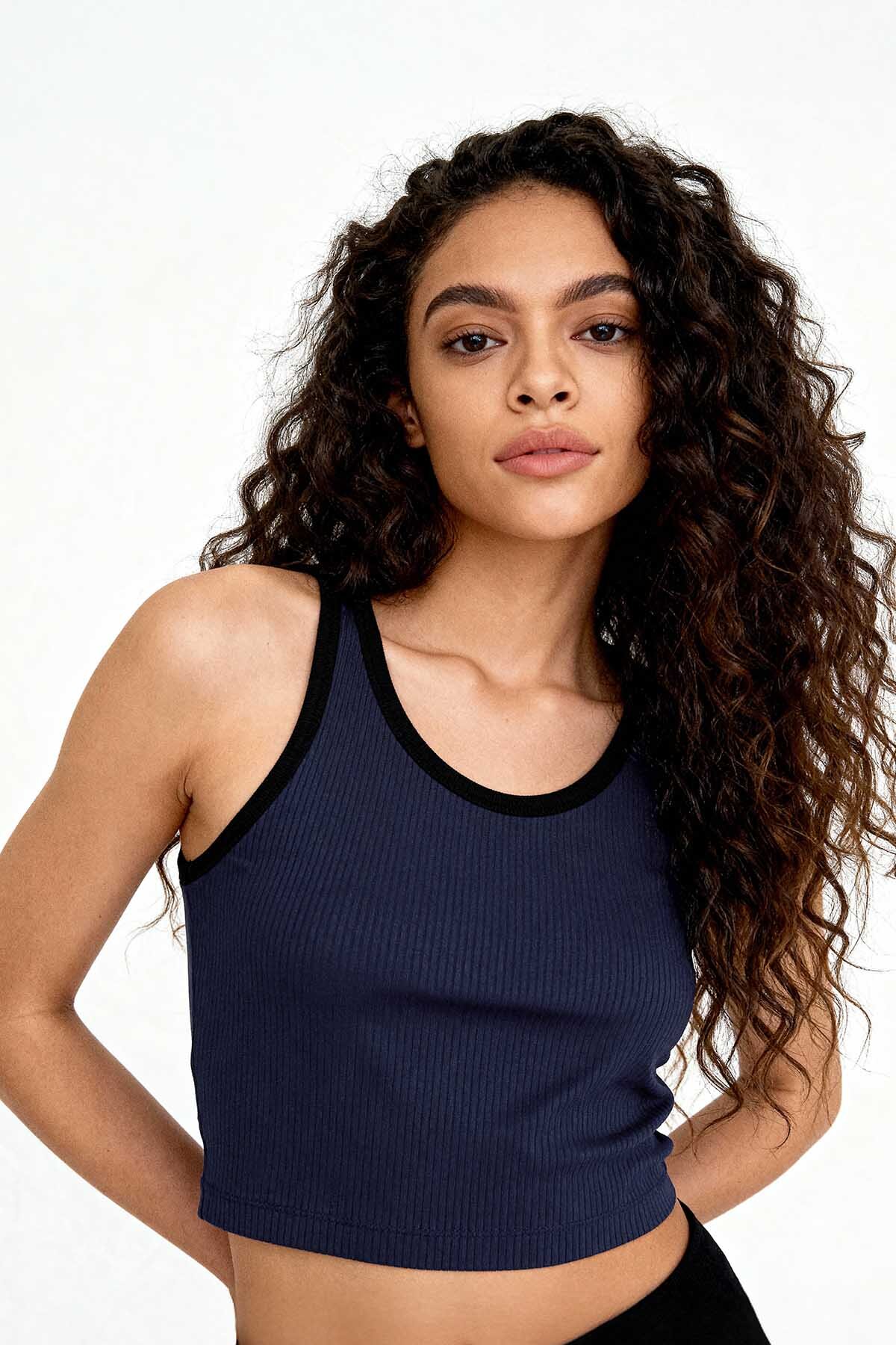 İndigo Basic Sıfır Kol Dar Kalıp U Yaka Kadın Crop Top Atlet - 97160 - TOMMYLIFE