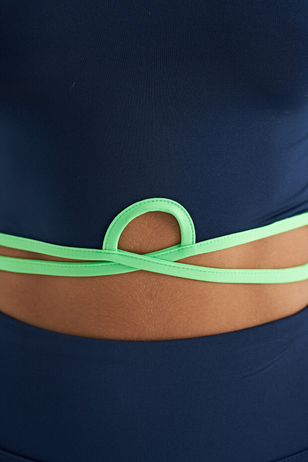 İndigo Bel Bağlama Detaylı O Yaka Standart Kalıp Dalgıç Kumaş Kadın Crop T-Shirt - 97266 - 9