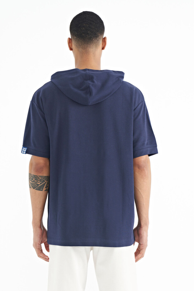 İndigo Kapüşonlu Kol Etiket Detaylı Oversize Erkek T-shirt - 88179