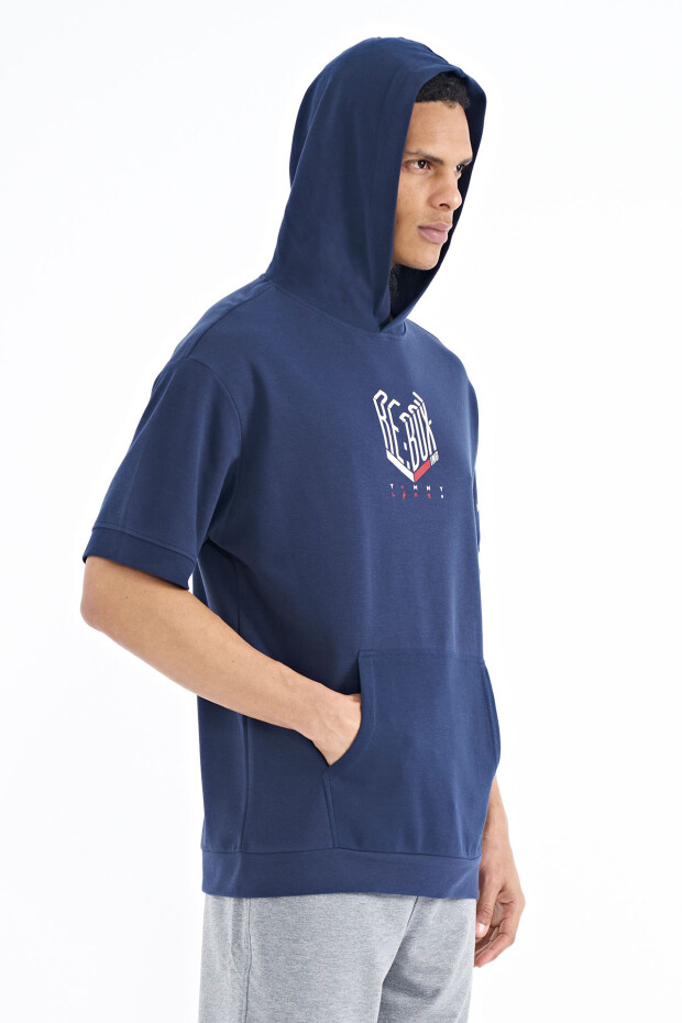 İndigo Kol ve Ön Baskılı Kapüşonlu Oversize Erkek T-shirt - 88194