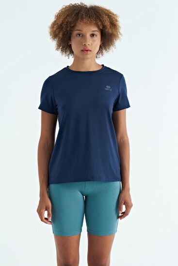 İndigo Sırt Yırtmaç Detaylı O Yaka Kısa Kollu Standart Kalıp Kadın T-Shirt - 97267 - TOMMYLIFE (1)