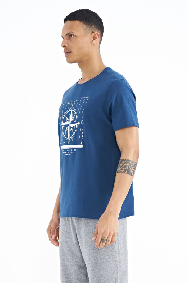 İndigo Yazı ve Pusula Baskılı Standart Kalıp O Yaka Erkek T-Shirt - 88173