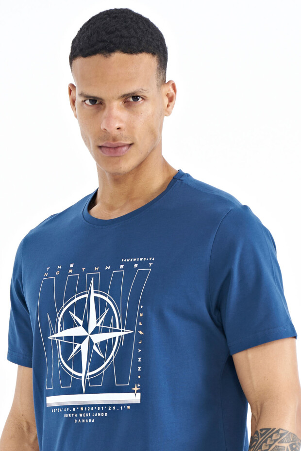 İndigo Yazı ve Pusula Baskılı Standart Kalıp O Yaka Erkek T-Shirt - 88173