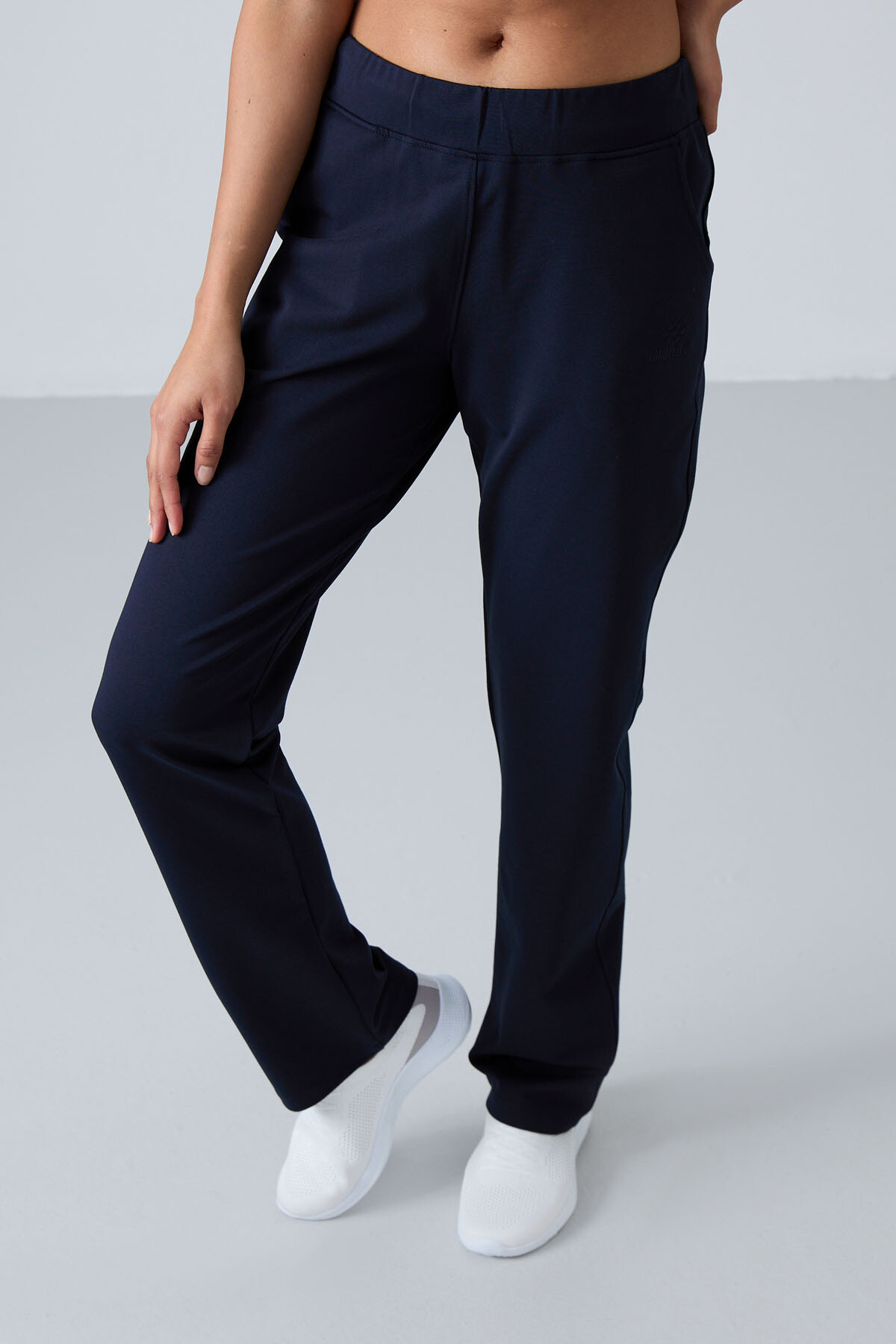 İndigo Yüksek Bel Cepli Rahat Form Klasik Paça Kadın Eşofman Alt - 94185 - TOMMYLIFE (1)