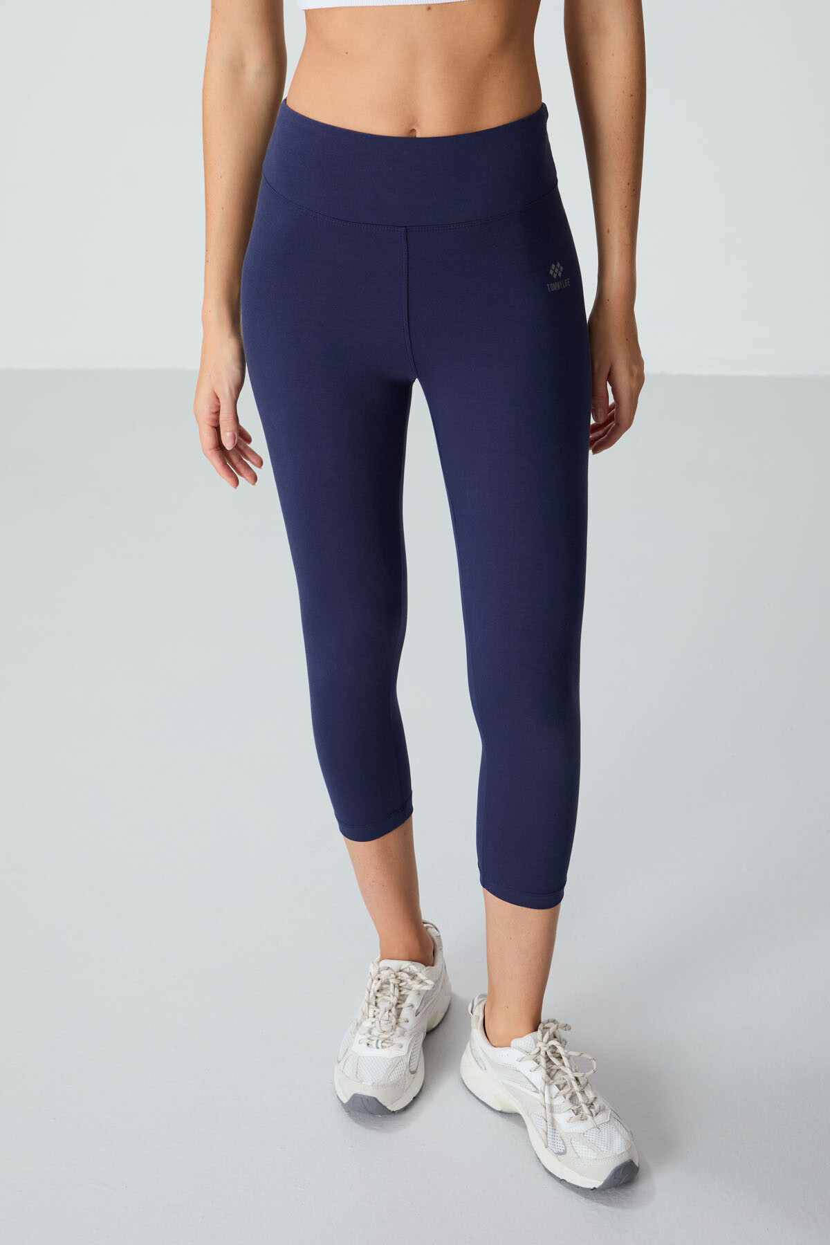 İndigo Yüksek Bel Slim Fit Dar Paça Kadın Kapri Tayt - 93097 - TOMMYLIFE (1)