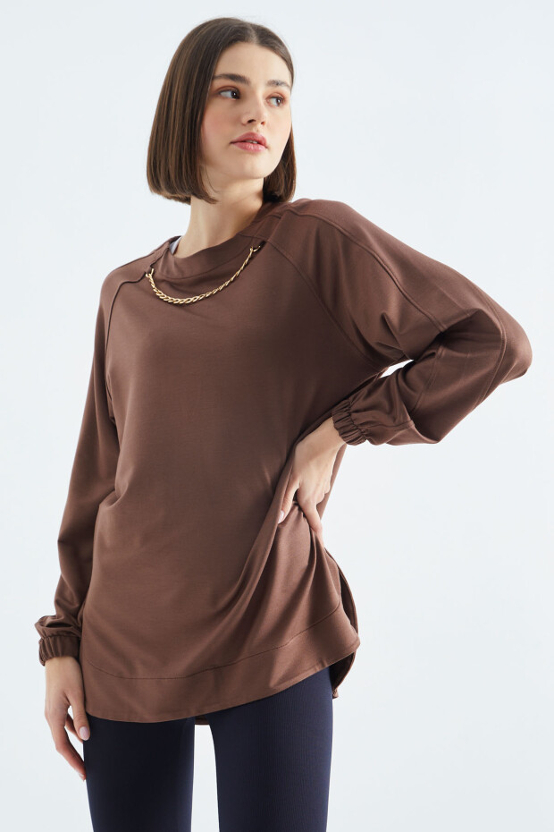 Kahverengi O Yaka Zincir Detaylı Oversize Kadın Tunik Sweatshirt - 02383