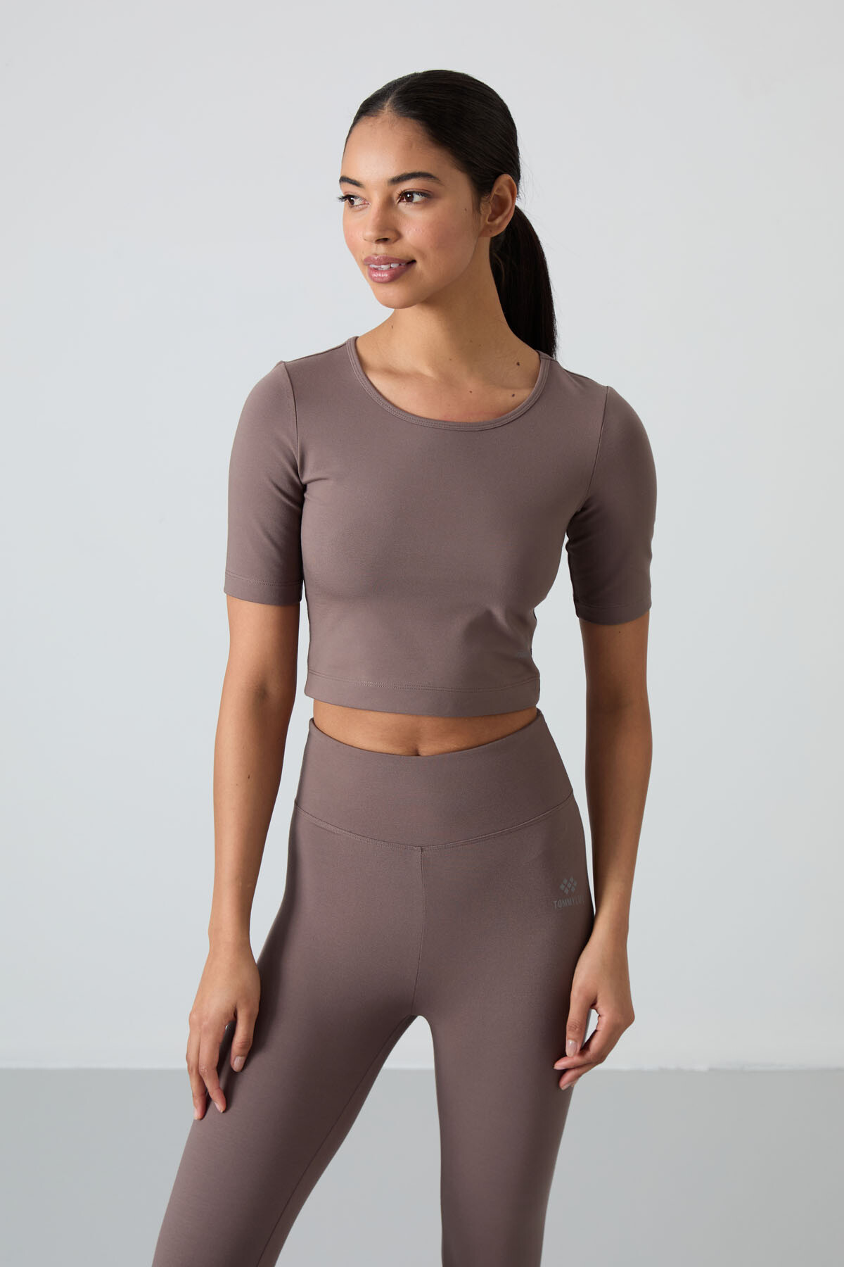 Kahverengi Yüksek Bel Kapri-Crop T-Shirt Slim Fit Kadın Tayt Takım - 95285 - TOMMYLIFE (1)