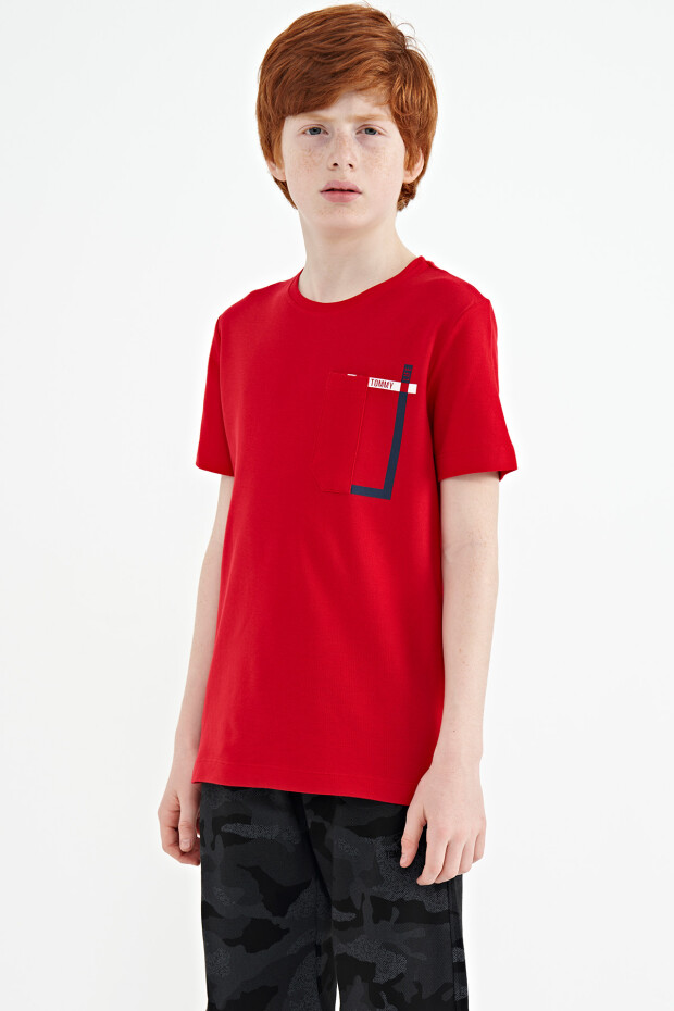 Kırmızı Cep Detaylı O Yaka Standart Kalıp Erkek Çocuk T-Shirt - 11120