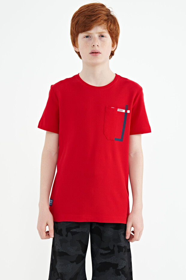 Kırmızı Cep Detaylı O Yaka Standart Kalıp Erkek Çocuk T-Shirt - 11120