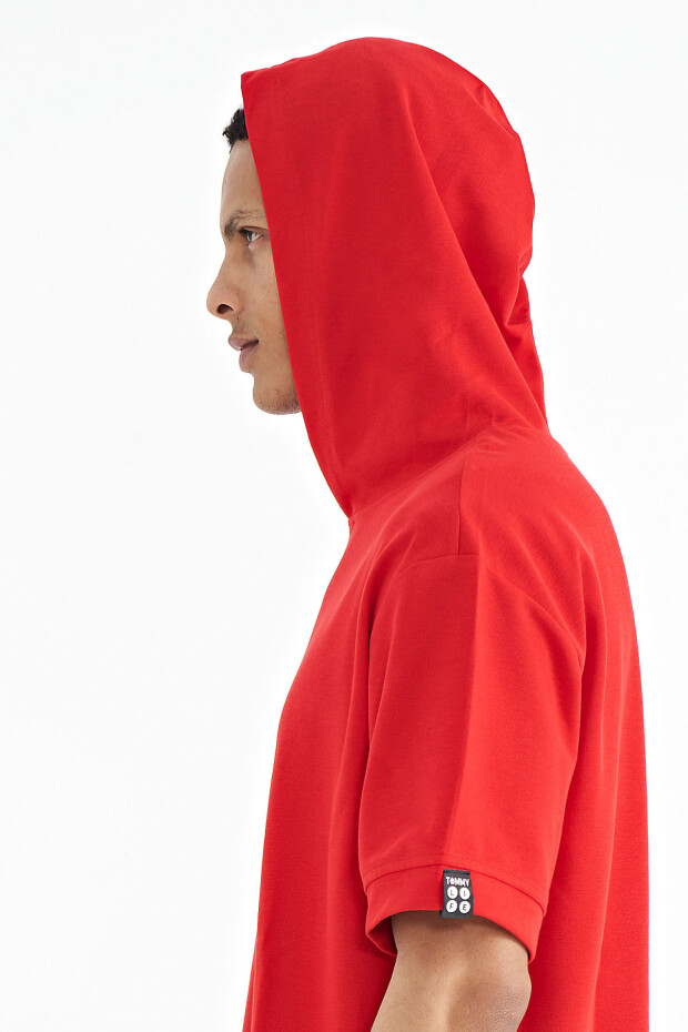 Kırmızı Kapüşonlu Kol Etiket Detaylı Oversize Erkek T-shirt - 88179 - 4